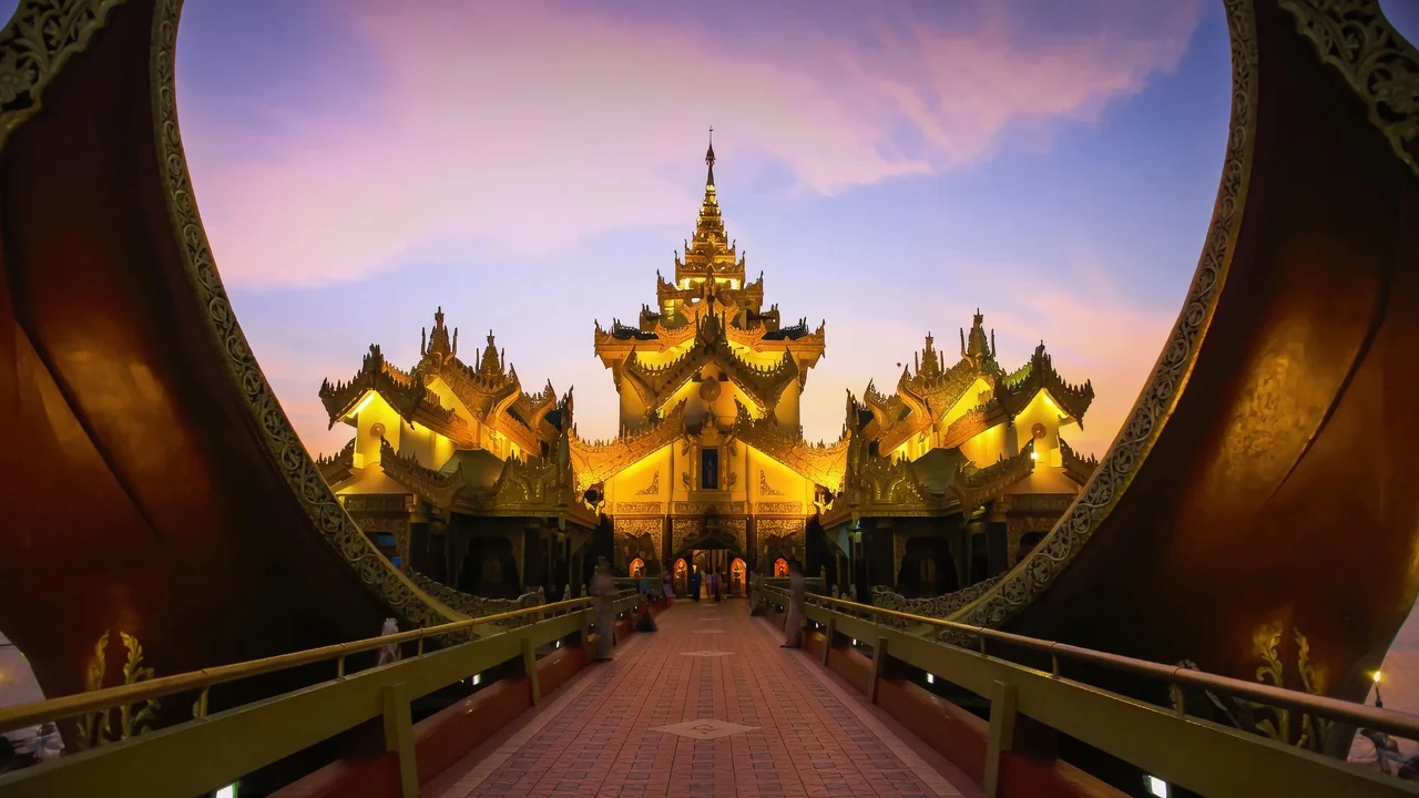 Karaweik Palace, Yangon